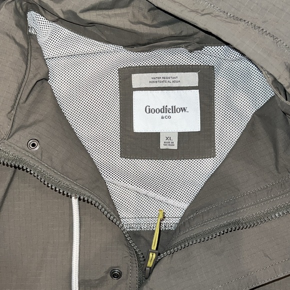 Goodfellow&co rain jacket. Size XL. Tan - Picture 3 of 4